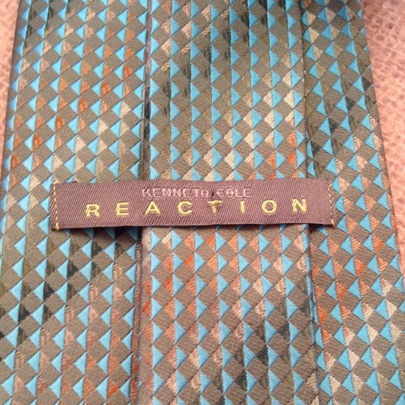 Kenneth Cole Reaction Silk Tie - Picture 3 of 7